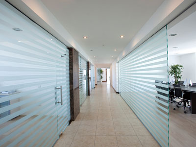 Stylish glass office partition in Dubai