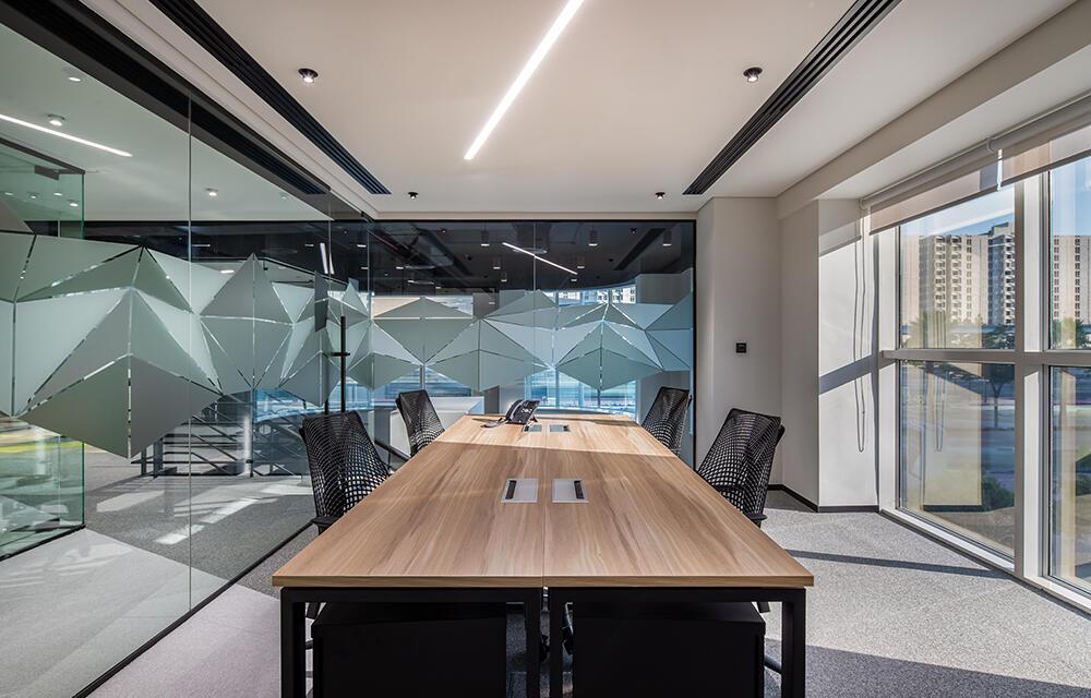 Glass Partition Work in Dubai for Office Spaces